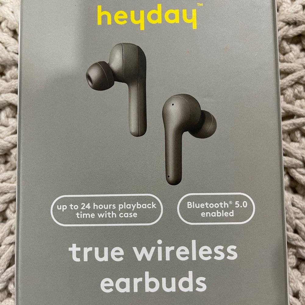 Wireless earbuds